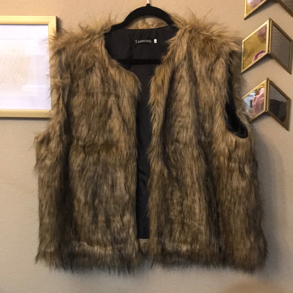Plus size faux fur vest
